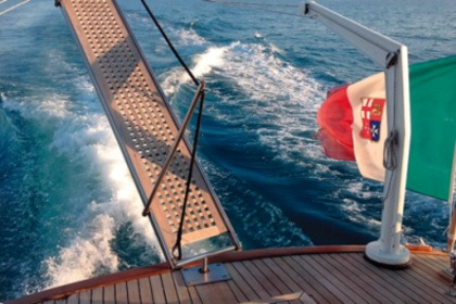 Hire Motorboat Picchiotti Giglio Como