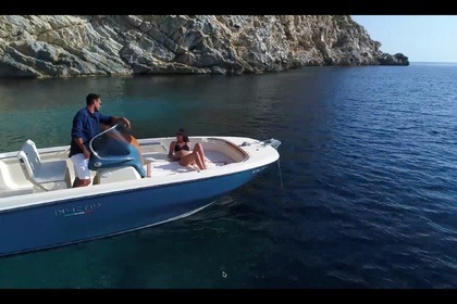 Italian Beauty Speedboat INVICTUS 1