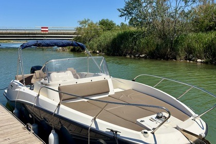 Hire Motorboat Quicksilver Activ 675 Sundeck Carnon