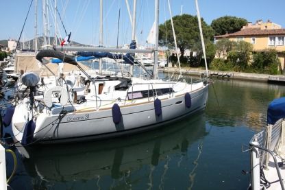 Charter Sailboat Beneteau Oceanis 31 Grimaud