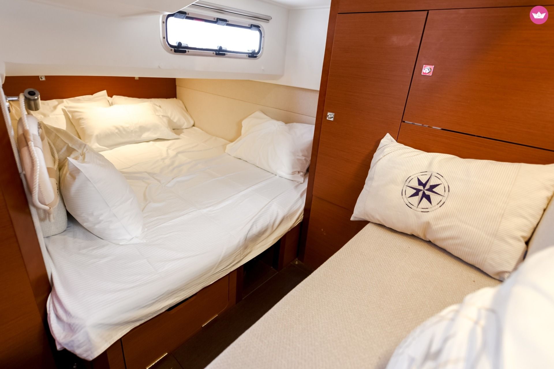 Location Bateau à moteur Jeanneau Leader36 Golfe Juan