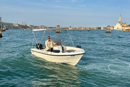 Hire Motorboat Private boat tour Venice Colibrí Venice