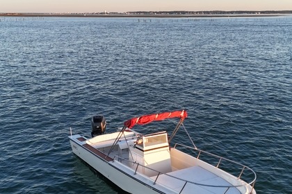 Verhuur Motorboot Boston Whaler Outrage 25 Grand Piquey