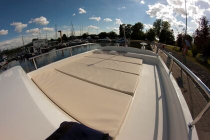 Suncamper 30 - komfortowy jacht motorowy