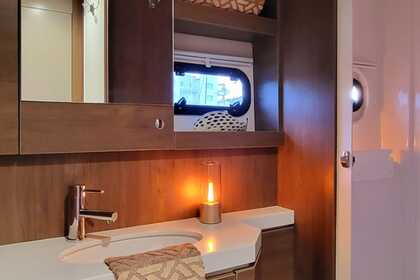 Bali 5.4 WATER TOYS-FREE OF CHARGE, A/C, WATERMAKER, GENERATOR, STARLINK, EXPERIENCED CREW.