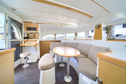 Hire Catamaran Lagoon-Bénéteau Lagoon 380 S2 - 4 + 2 cab. Punat