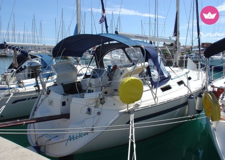 Sailboat Bavaria Bavaria 35 Holiday for hire
