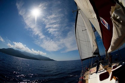 O cruzeiro à vela para as Ilhas Eólias