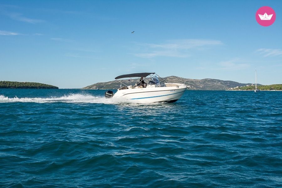 Charter motorboat in Split  