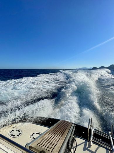 Ρόδος Motorboat Sea Ray 410 Express Cruiser alt tag text