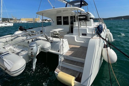 Hyra båt Katamaran LAGOON 40 Trogir