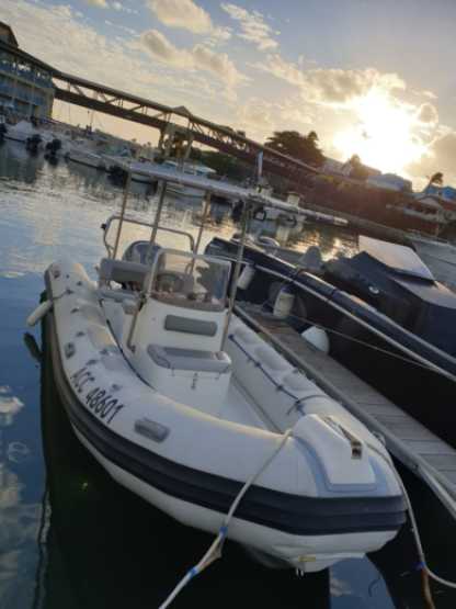 Location Semi-rigide Valiant V 620 Saint-Gilles les Bains