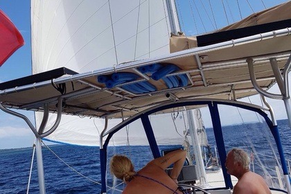 Endeavor 40 ft sailboat Bocas del Toro