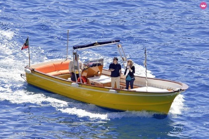 Hire Motorboat APREAMARE LANCIA Capri