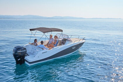 Charter Motorboat Quicksilver 675 Sundeck Active Petrčane