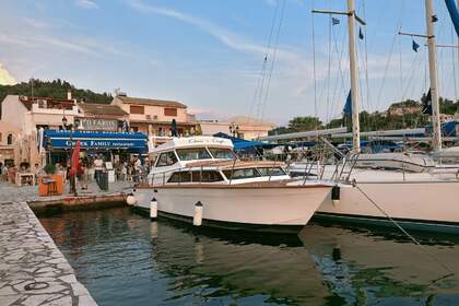 Location Bateau à moteur Chris Craft 31 Commander Sport Express Corfou