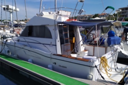 Rental Motorboat Beneteau Antarès série 9 avec Fly - journée ou demi-journée Saint-Raphaël