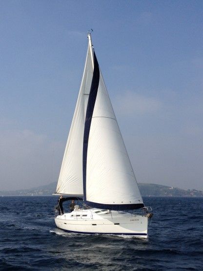 Charter Sailboat Beneteau Oceanis 373 Hondarribia