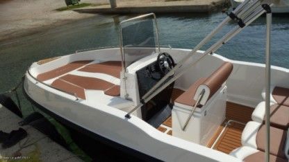 Charter Motorboat Nireus Ω53 Planos