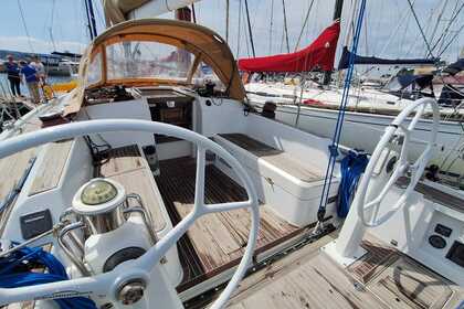 Rental Sailboat Cantiere Del Pardo (Grand Soleil) Grand Soleil 39 La Rochelle