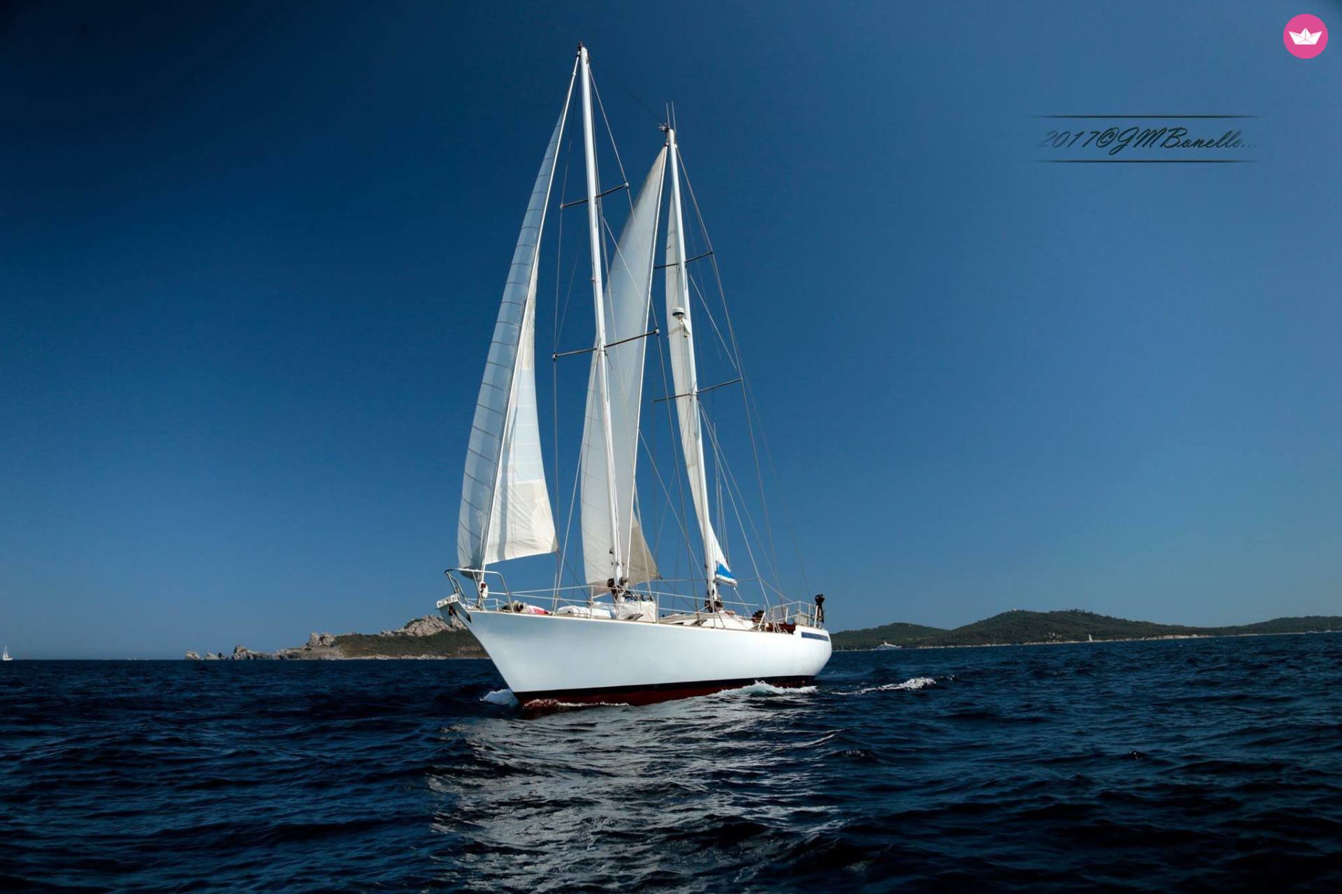 Sailboat Etudes De Carènes Gallian 18 - 20M for hire