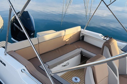Quicksilver 755 Sundeck