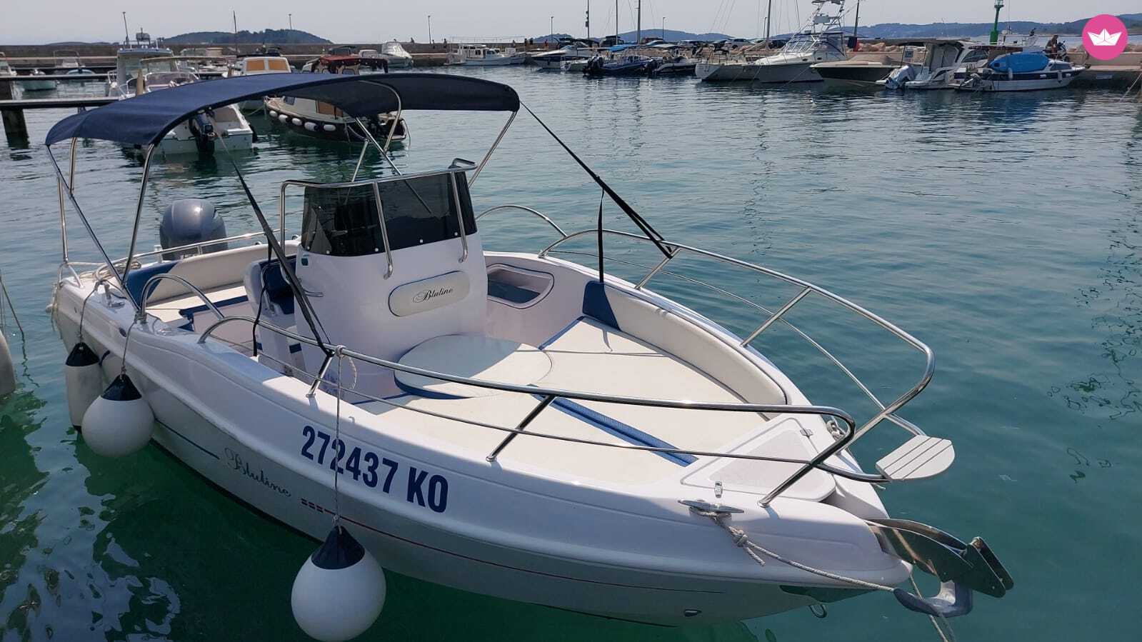 Bateau à moteur Bluline