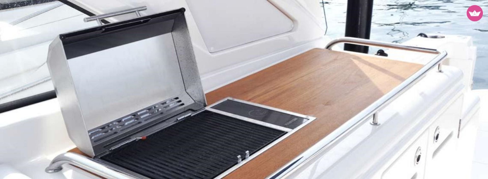 Motorboat Riviera 48 Express for hire