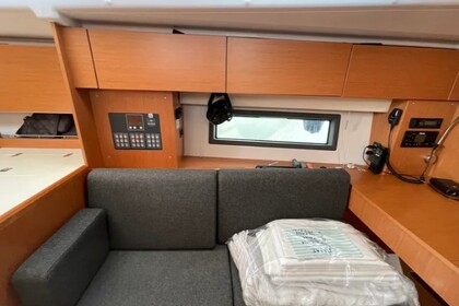 Charter Sailboat  Bavaria C42 (3 cab.) Athens