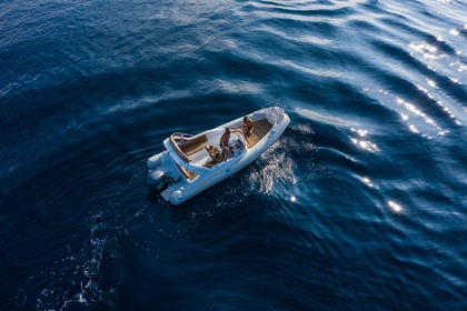Charter Motorboat Aquamax B-23f Hvar