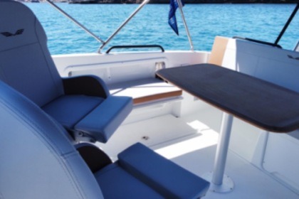 Charter Motorboat Beneteau Flyer 8 Mahón