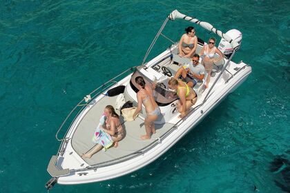 Rental Motorboat Ranieri Shadow 24 Capri
