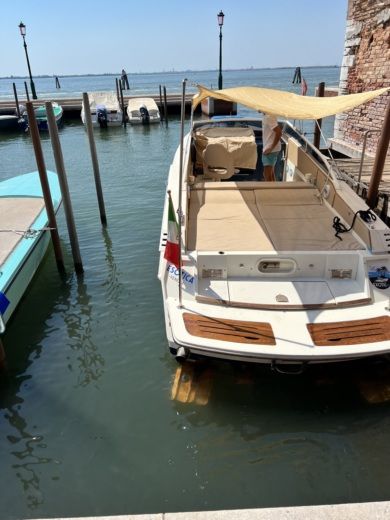 Venezia Motorboat Profilmarine Cherokee 35 alt tag text