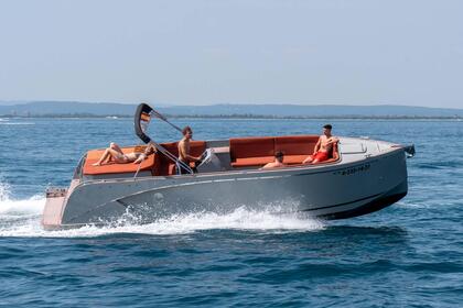 Maxima Boats 840