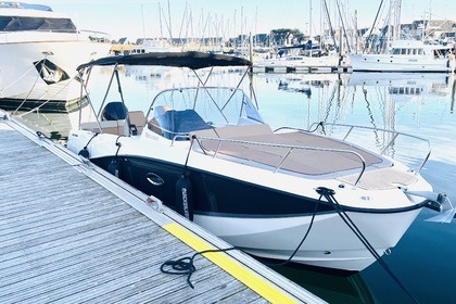 Hire Motorboat Quicksilver Activ 755 Sundeck Quiberon
