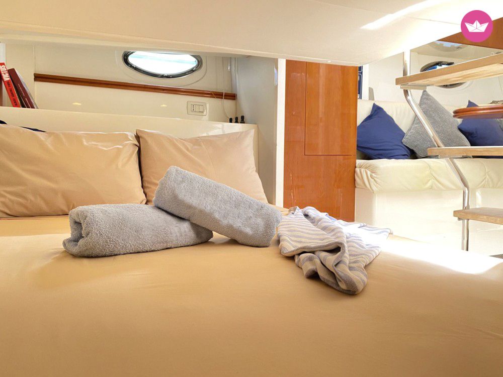 Bateau à moteur Pershing 37 800cv 8