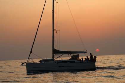 Rental Sailboat Beneteau Oceanis 361 Clipper Naples