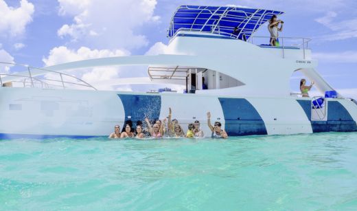 Motorboat 5-STAR LUXURY YACHT CREW AND CAPTAIN AWAITS boat plan