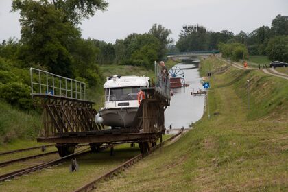 Suncamper 30 - komfortowy jacht motorowy