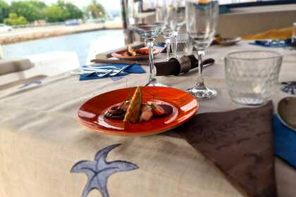 Bali 5.4 WATER TOYS-FREE OF CHARGE, A/C, WATERMAKER, GENERATOR, STARLINK, EXPERIENCED CREW.