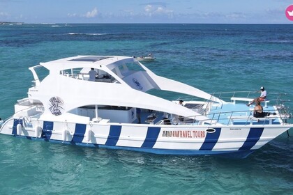 Charter Motorboat 5-STAR LUXURY YACHT CREW AND CAPTAIN INCLUDED Punta Cana