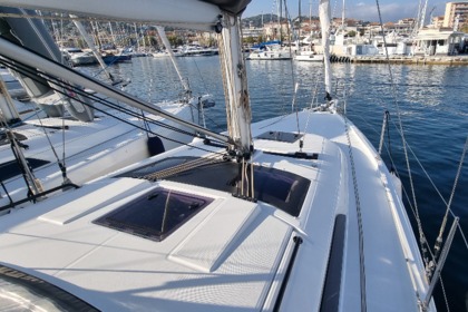 Charter Sailboat Dufour DUFOUR 37 NO NAME Golfe Juan