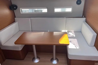 Rental Sailboat Jeanneau Sun Odyssey 410 Skopelos