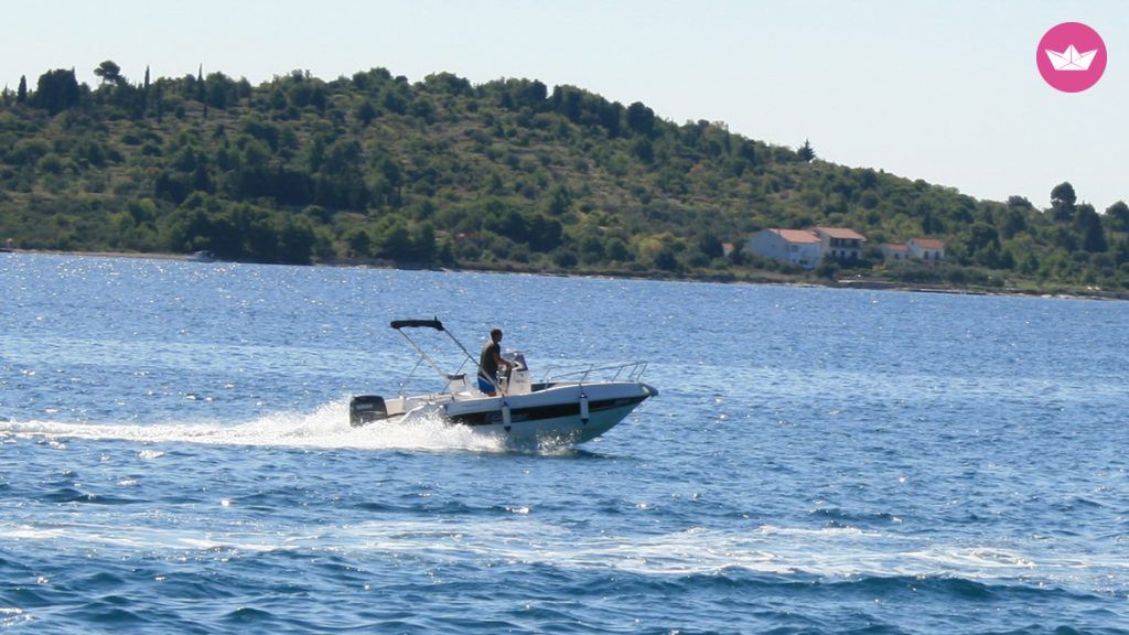 Bateau à moteur BlueMax 550 Open 100cv 8