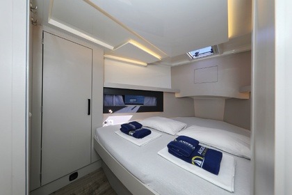 Charter Motor yacht Cobra Yachts Futura 40 Grand Horizon Punat