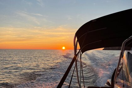 Speed boat with skipper