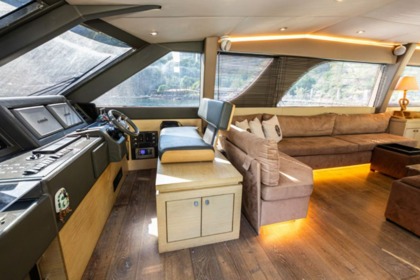 Luxury motor yacht with a capacity of 8 people