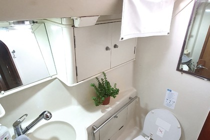 Ocean Star 44.1 with AC and Electric Generator