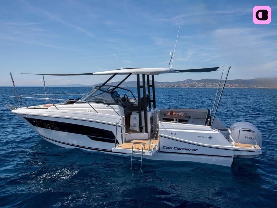 Bateau à moteur Jeanneau