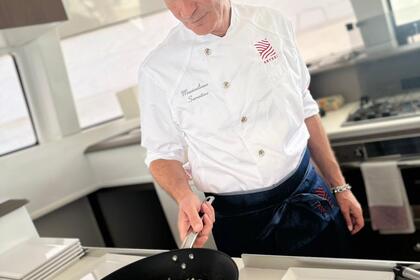 PAX ABYSSI: catamarano con opzione chef privato